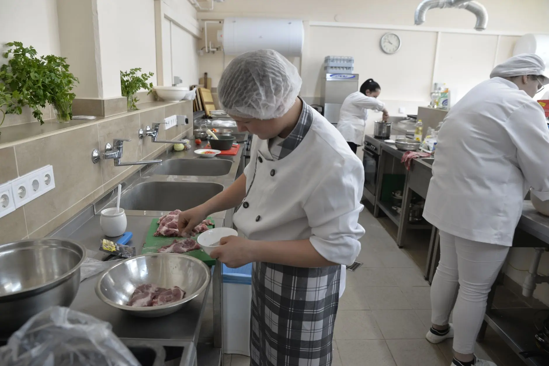 重庆丰博顺机电设备有限公司：电机、水泵、风机与减速机的成套供应方案